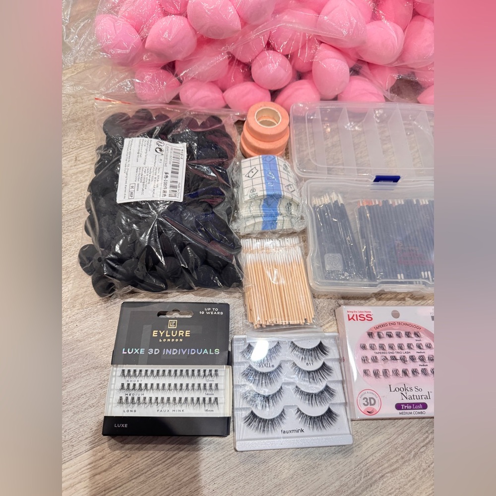 200 sponges Makeup Artist Starter Kit Bundle | Sponges, Lashes, Disposable Tools - Picture 3 of 5